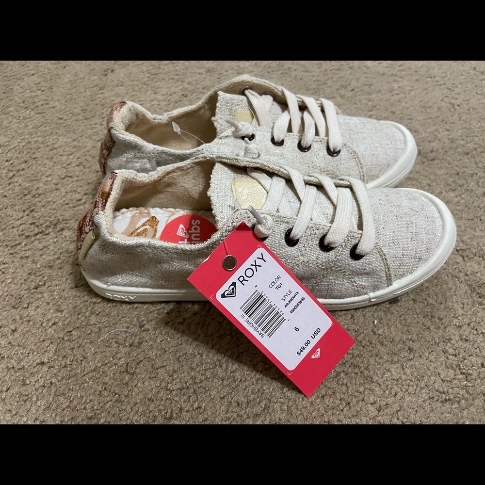 NWT ROXY SLIP ON 6W